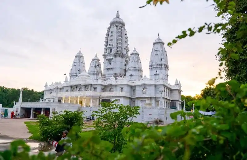 Hotel near JK Temple Kanpur